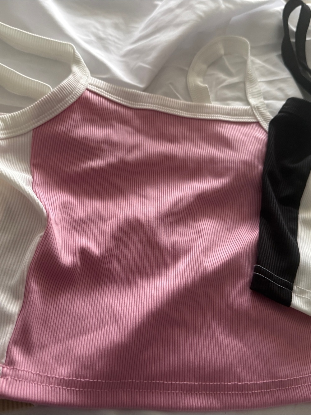 Trendy crop tank tops , all Xs in guc  , see photos  set of 3 - Picture 3 of 8